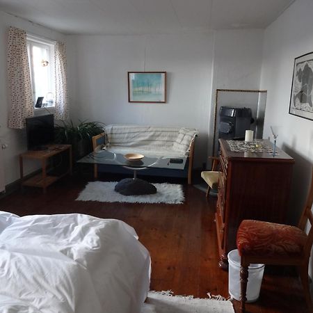 Aakirkeby Bed And Breakfast Экстерьер фото