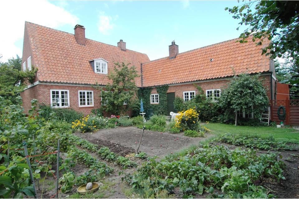 Aakirkeby Bed And Breakfast Экстерьер фото
